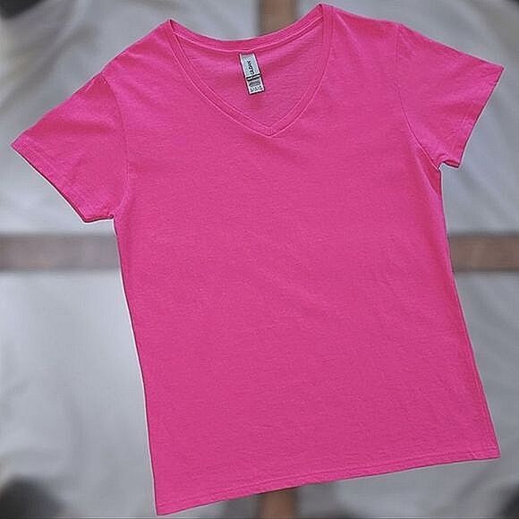 NWOT Gildan Fuschia Heavy Cotton V-neck Short Sleeve T-shirt - Picture 4 of 11